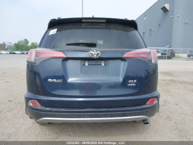 2T3RFREV9JW767177 Toyota Rav4 Xle