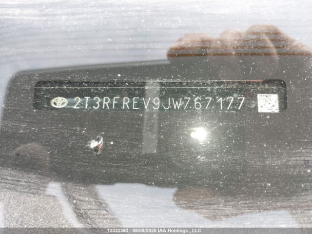 2T3RFREV9JW767177 Toyota Rav4 Xle