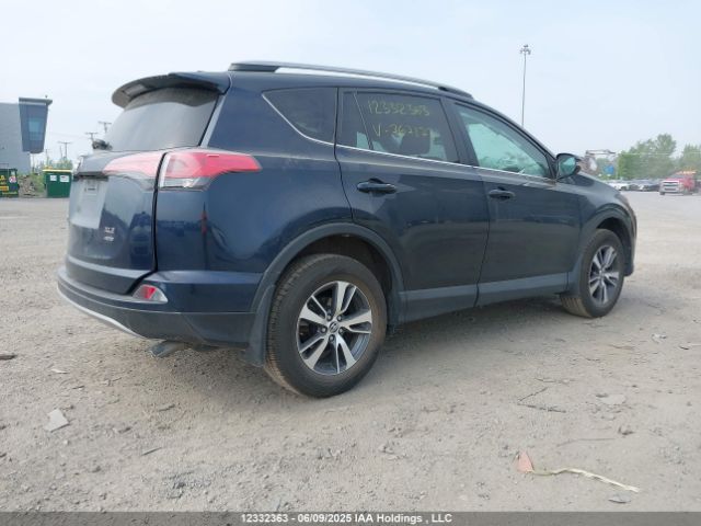 2T3RFREV9JW767177 Toyota Rav4 Xle