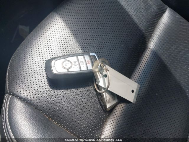 1FMCU9DZXMUA71232 Ford Escape Titanium