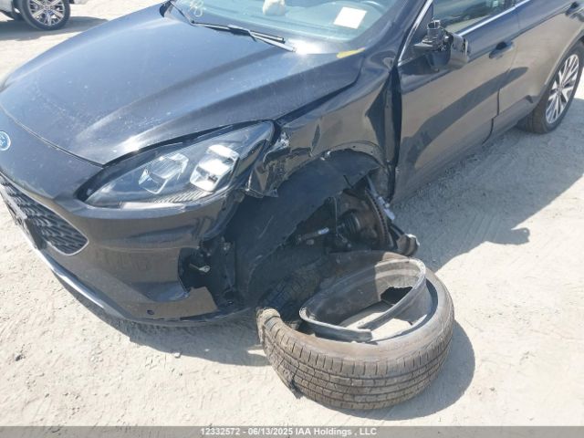 1FMCU9DZXMUA71232 Ford Escape Titanium