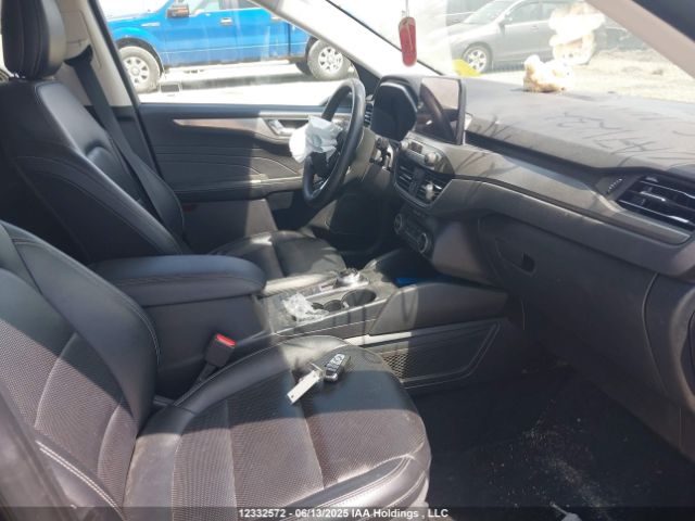 1FMCU9DZXMUA71232 Ford Escape Titanium