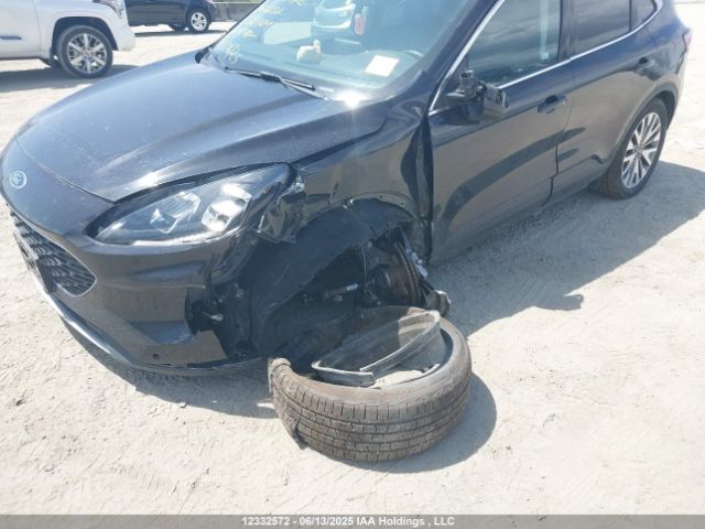 1FMCU9DZXMUA71232 Ford Escape Titanium
