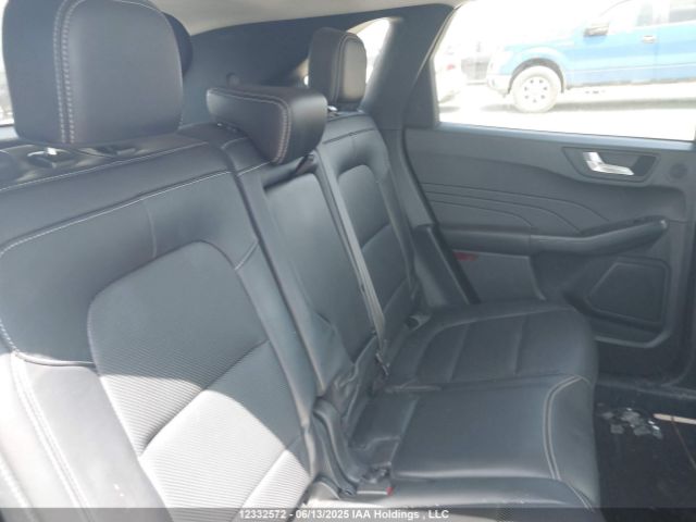1FMCU9DZXMUA71232 Ford Escape Titanium