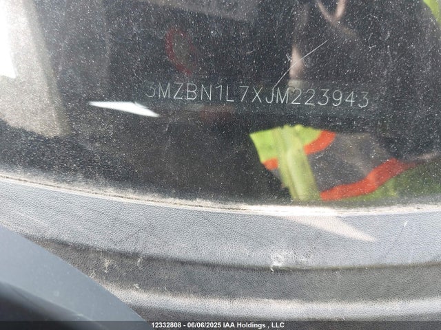 3MZBN1L7XJM223943 Mazda pe