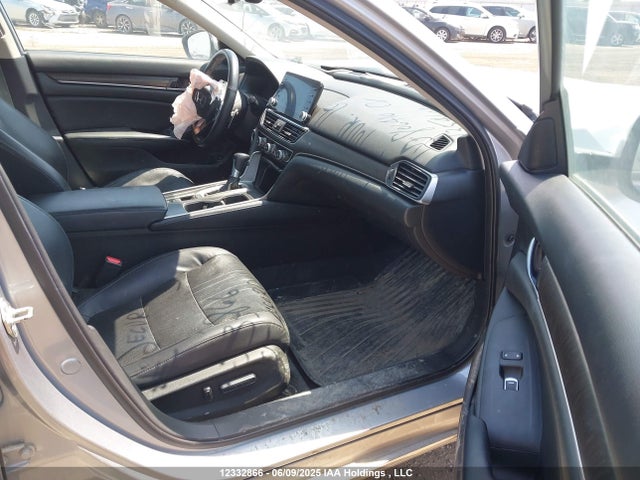 1HGCV1F95JA806410 Honda Accord Touring