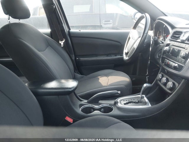 Chrysler 200 2014 1C3CCBBB5EN100737 Image 5