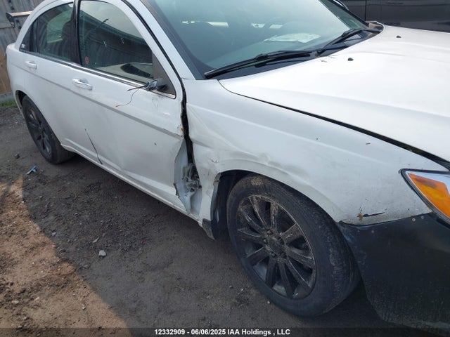 Chrysler 200 2014 1C3CCBBB5EN100737 Image 6