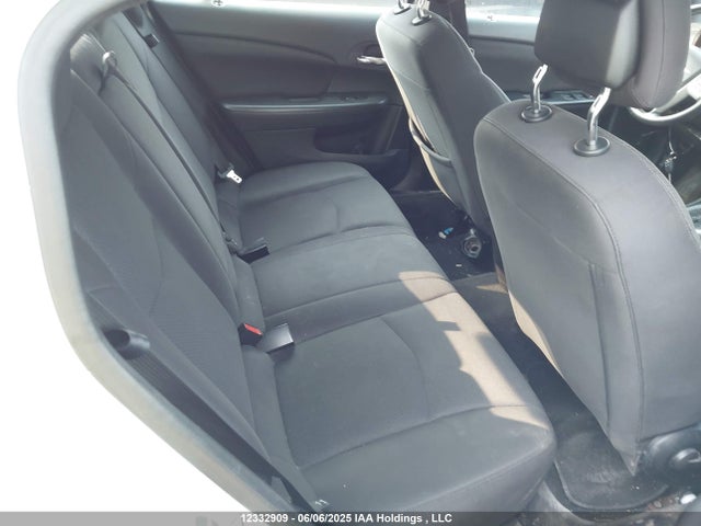 Chrysler 200 2014 1C3CCBBB5EN100737 Image 8