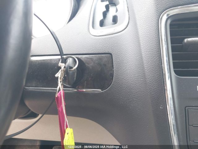 2C4RC1GGXGR138846 Chrysler Town and Country