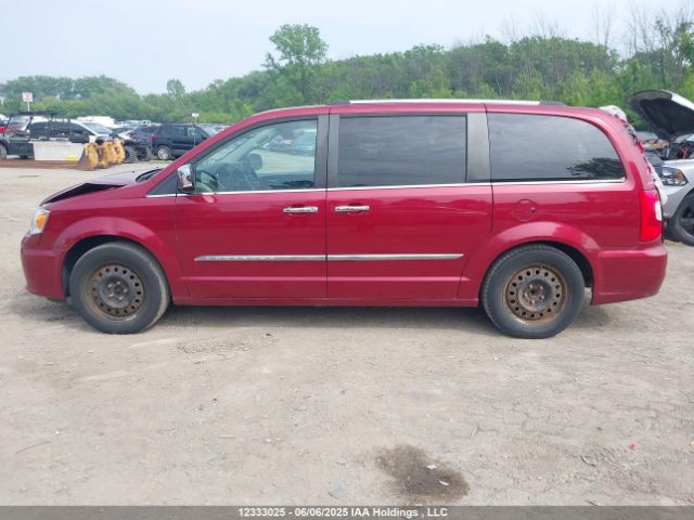 2C4RC1GGXGR138846 Chrysler Town and Country