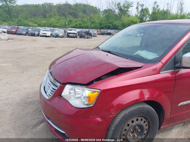 2C4RC1GGXGR138846 Chrysler Town and Country