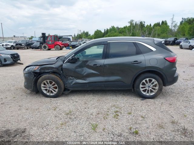 1FMCU9G61LUA13381 Ford ESCAPE SE