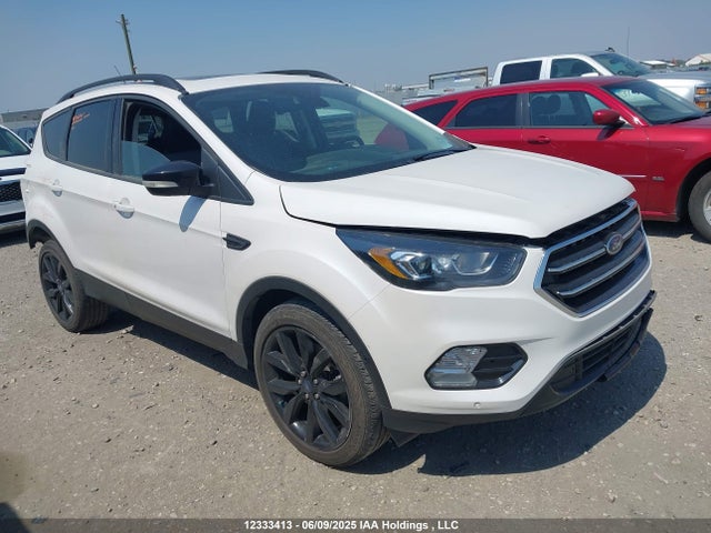 1FMCU9J9XKUB37618 Ford 2019