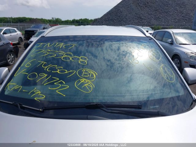 KM8J33A49GU091752 Hyundai Tucson
