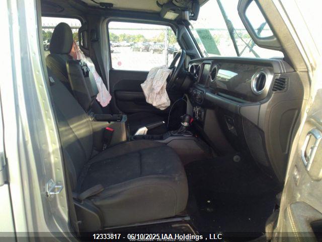 1C4HJXEG1JW235049 Jeep Wrangler