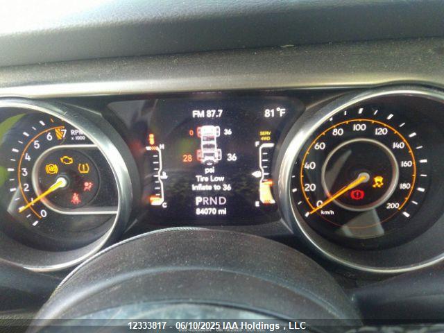 1C4HJXEG1JW235049 Jeep Wrangler