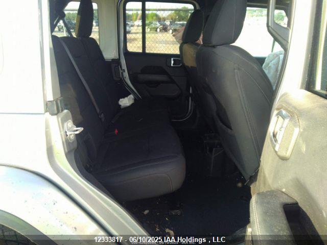 1C4HJXEG1JW235049 Jeep Wrangler