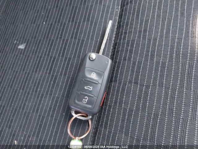 WVGJV7AX8FW575572 Volkswagen 2015