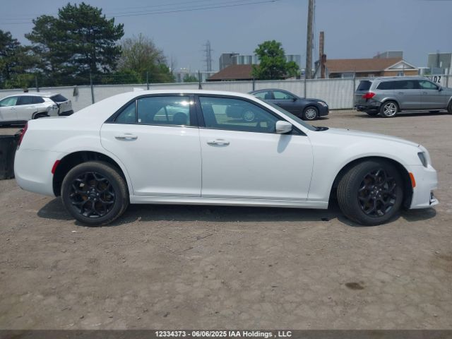 2C3CCASG4PH561297 Chrysler 300 Touring L