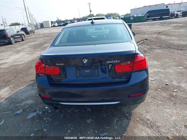 BMW 320i 2014 WBA3C3C56EF985435 Image 16