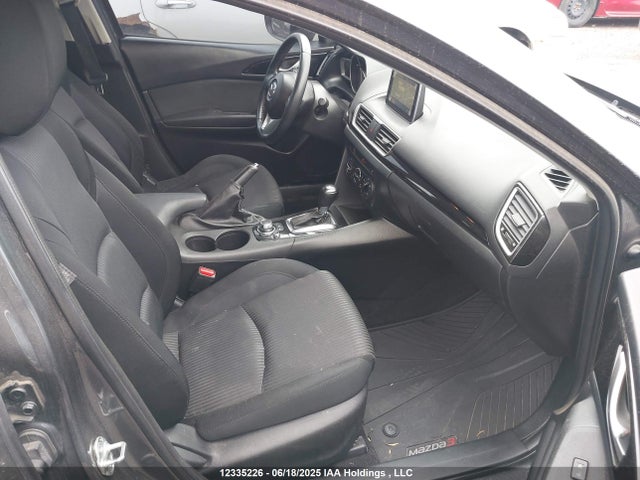 3MZBM1V78FM215217 Mazda pe