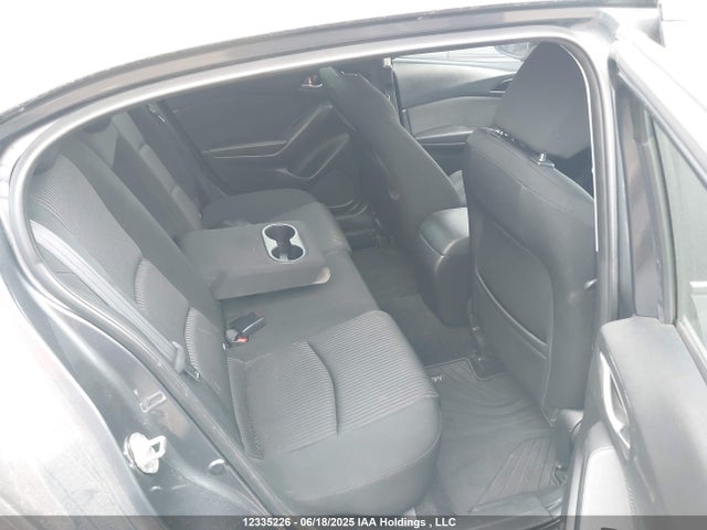 3MZBM1V78FM215217 Mazda pe
