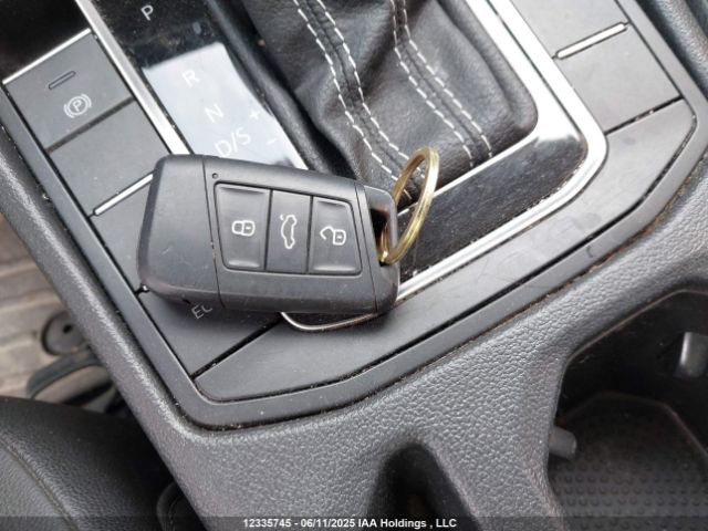3VWE57BU1MM075371 Volkswagen tsi