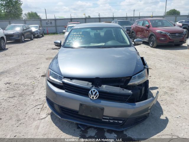 3VW2K7AJ1EM421715 Volkswagen 2014