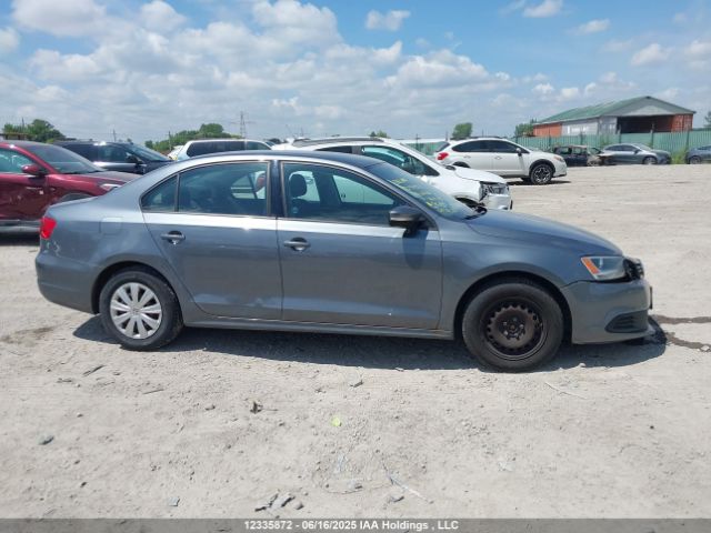 3VW2K7AJ1EM421715 Volkswagen 2014