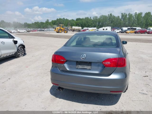 3VW2K7AJ1EM421715 Volkswagen 2014