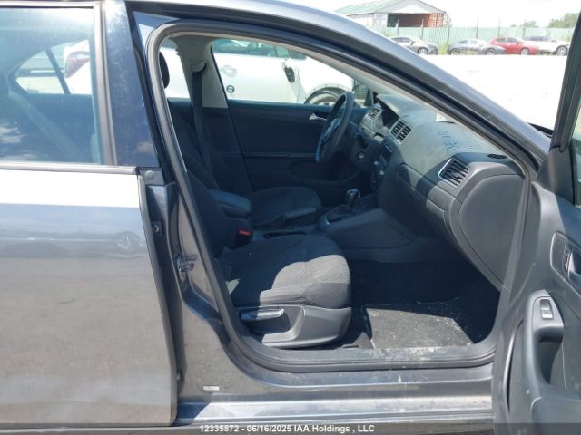 3VW2K7AJ1EM421715 Volkswagen 2014