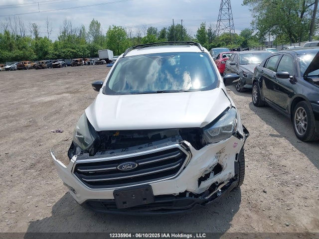 1FMCU9J90HUC83132 Ford 2017