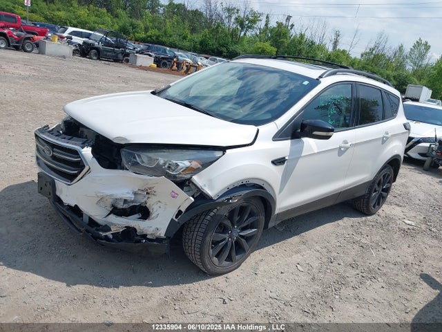 1FMCU9J90HUC83132 Ford 2017
