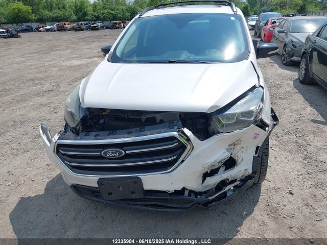 1FMCU9J90HUC83132 Ford 2017