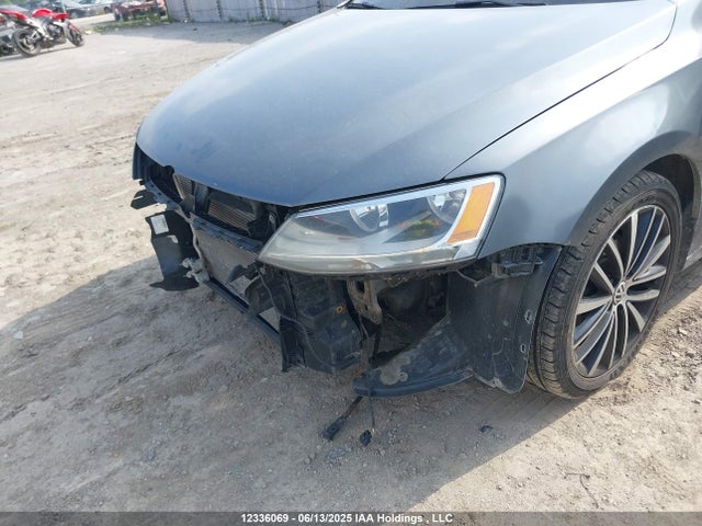 3VWDL7AJ0EM396229 Volkswagen Jetta
