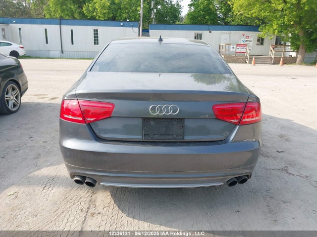 Audi S8 2014 WAUD2AFD2EN010421 Image 17