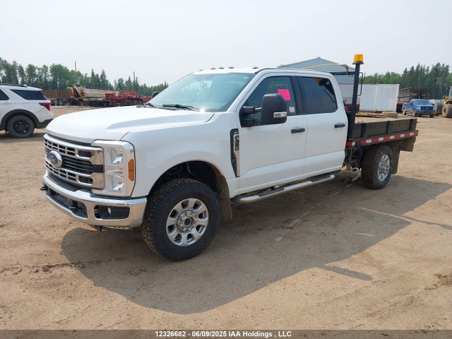 Ford F-350 Xlt 2024 1FT8W3BN7REE54225 Image 2
