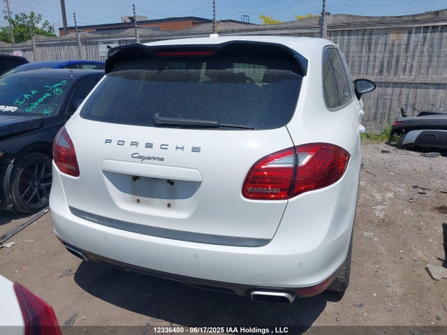 Porsche Cayenne 2014 WP1AA2A22ELA94383 Image 16