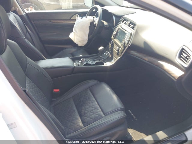1N4AA6AP3JC382143 Nissan 2018
