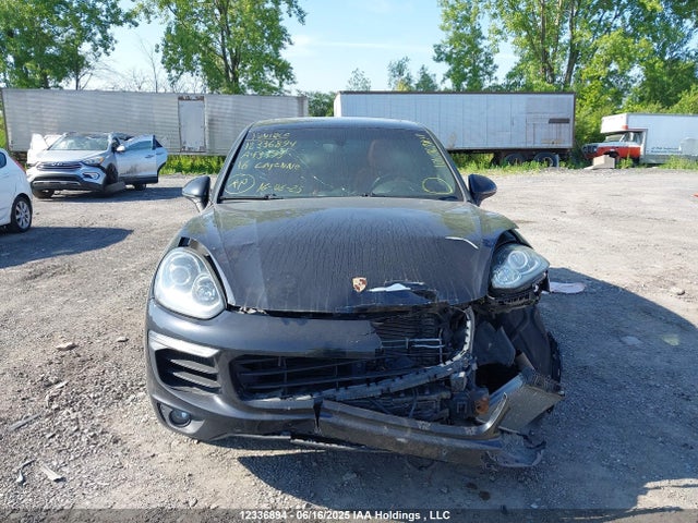 Porsche Cayenne Diesel 2016 WP1AF2A20GKA43393 Image 13