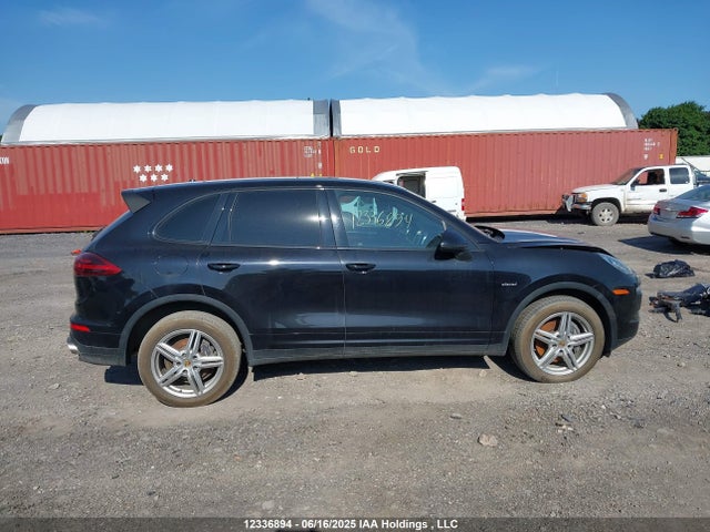 Porsche Cayenne Diesel 2016 WP1AF2A20GKA43393 Image 14