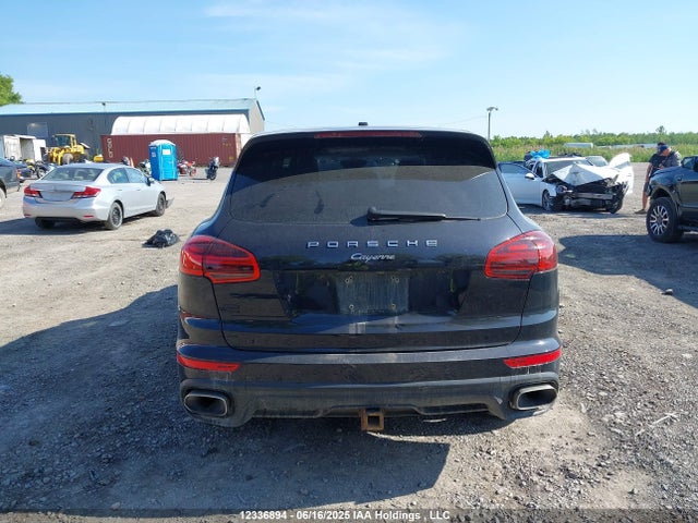 Porsche Cayenne Diesel 2016 WP1AF2A20GKA43393 Image 17