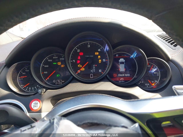 Porsche Cayenne Diesel 2016 WP1AF2A20GKA43393 Image 7