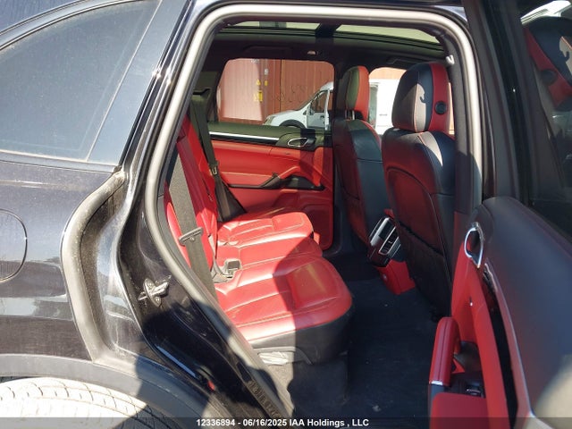 Porsche Cayenne Diesel 2016 WP1AF2A20GKA43393 Image 8