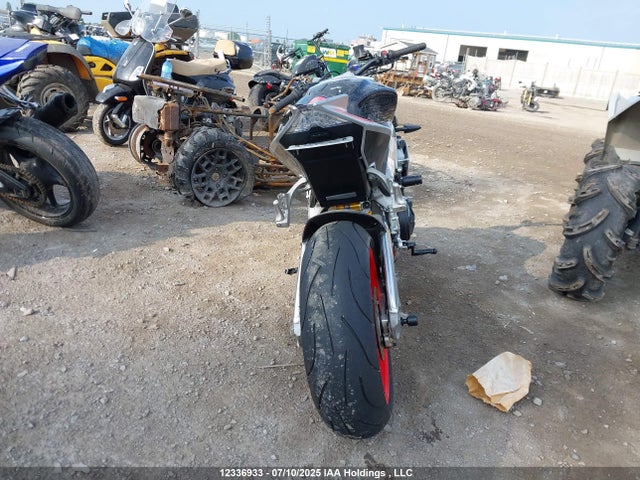 ZD4TYUA02GS000127 Aprilia 2016