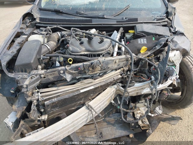 1C3CCCEG2FN736613 Chrysler 2015