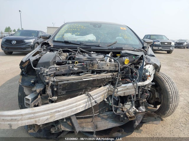 1C3CCCEG2FN736613 Chrysler 2015