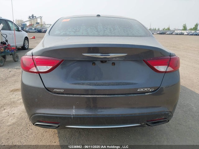 1C3CCCEG2FN736613 Chrysler 2015