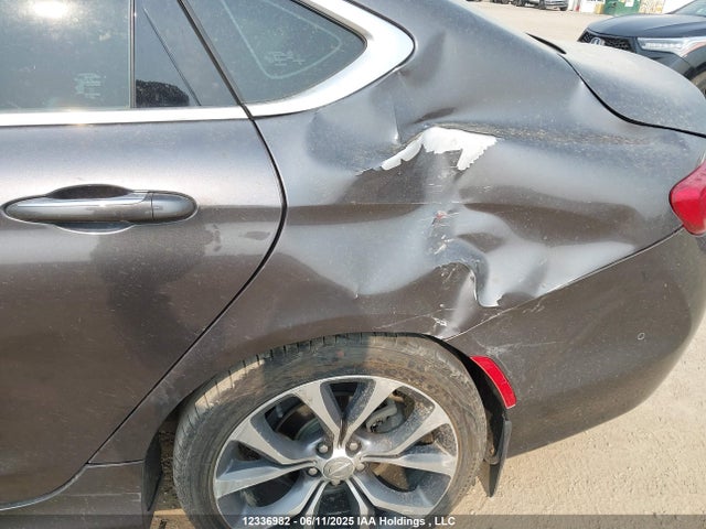 1C3CCCEG2FN736613 Chrysler 2015